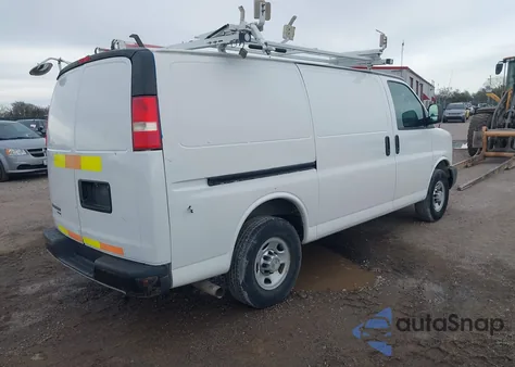 2013 Chevrolet Express 2500 Work Van z USA, uszkodzony, nr VIN 1GCWGFCAXD1140635